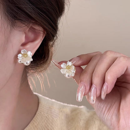 White imitation pearl flower stud earrings for women
