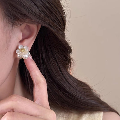 White imitation pearl flower stud earrings for women